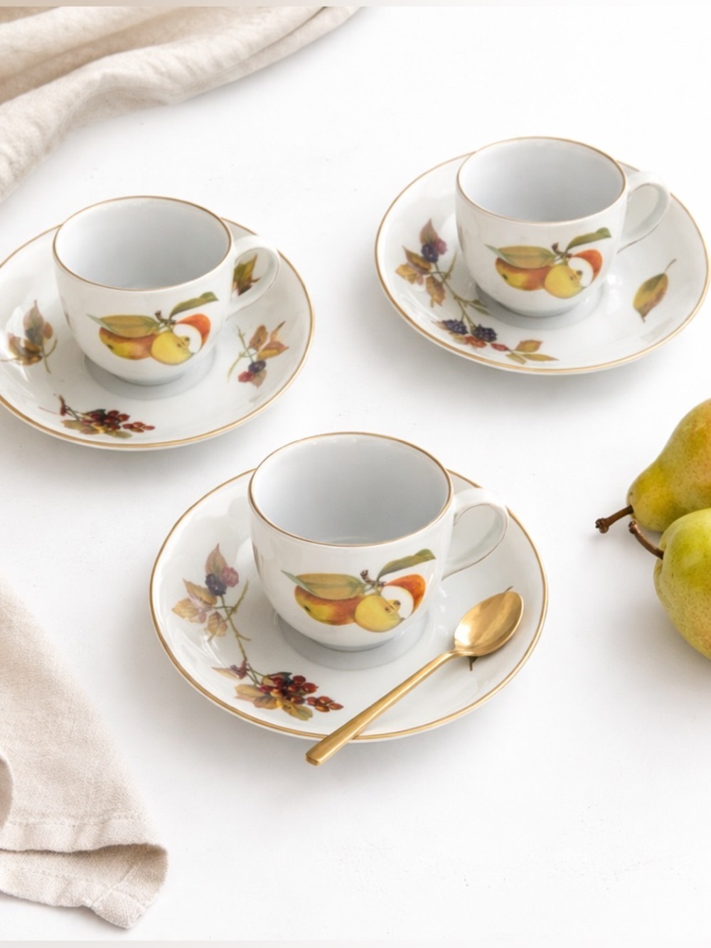 Royal Worcester Evesham Gold Tea Cups & Saucers Set of 3 England Fruit Porcelain
